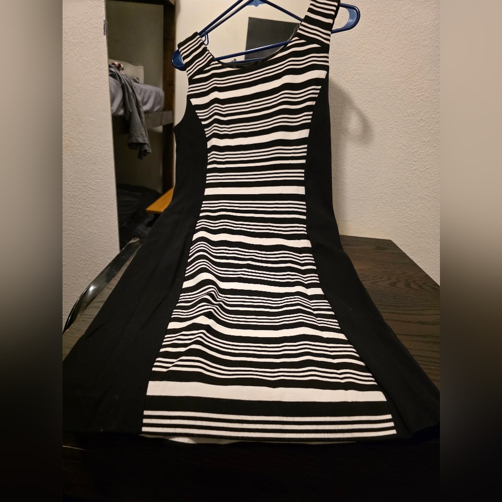 Express Black and White Sheath Midi Dress Sleeveless Crew Neck